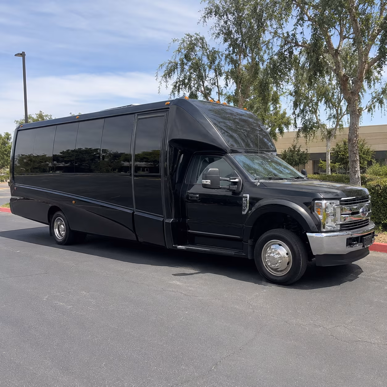 West Palm Beach Birthday, Sweet 16, & Quinceañera Transportation party bus exterior
