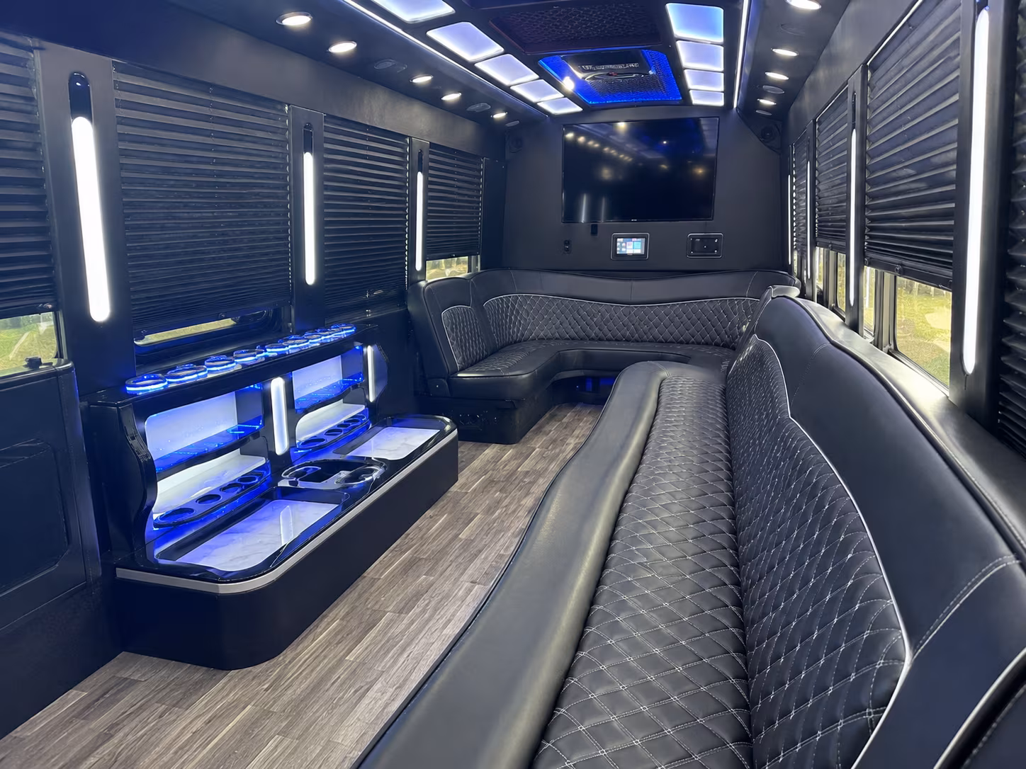 West Palm Beach Birthday, Sweet 16, & Quinceañera Transportation party bus exterior