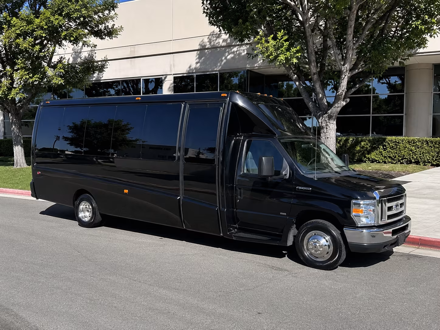 West Palm Beach Winery Tour & Pub Crawl Transportation party bus exterior